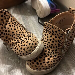 Kids cheetah boots